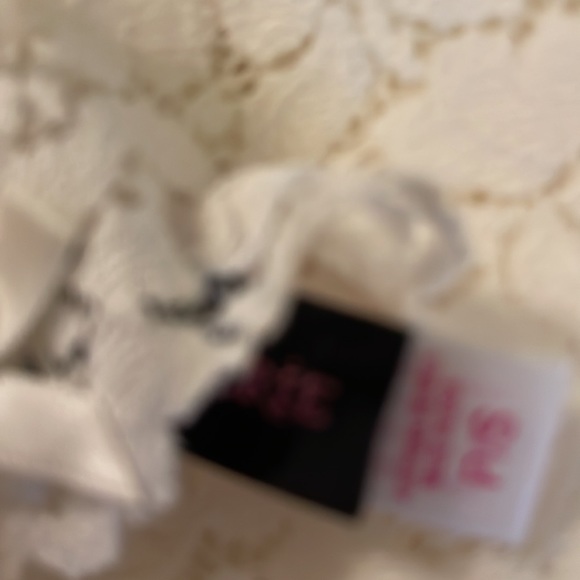 Lux lingerie thong pearl white with 2 bows and lace pantless thong - Picture 6 of 6